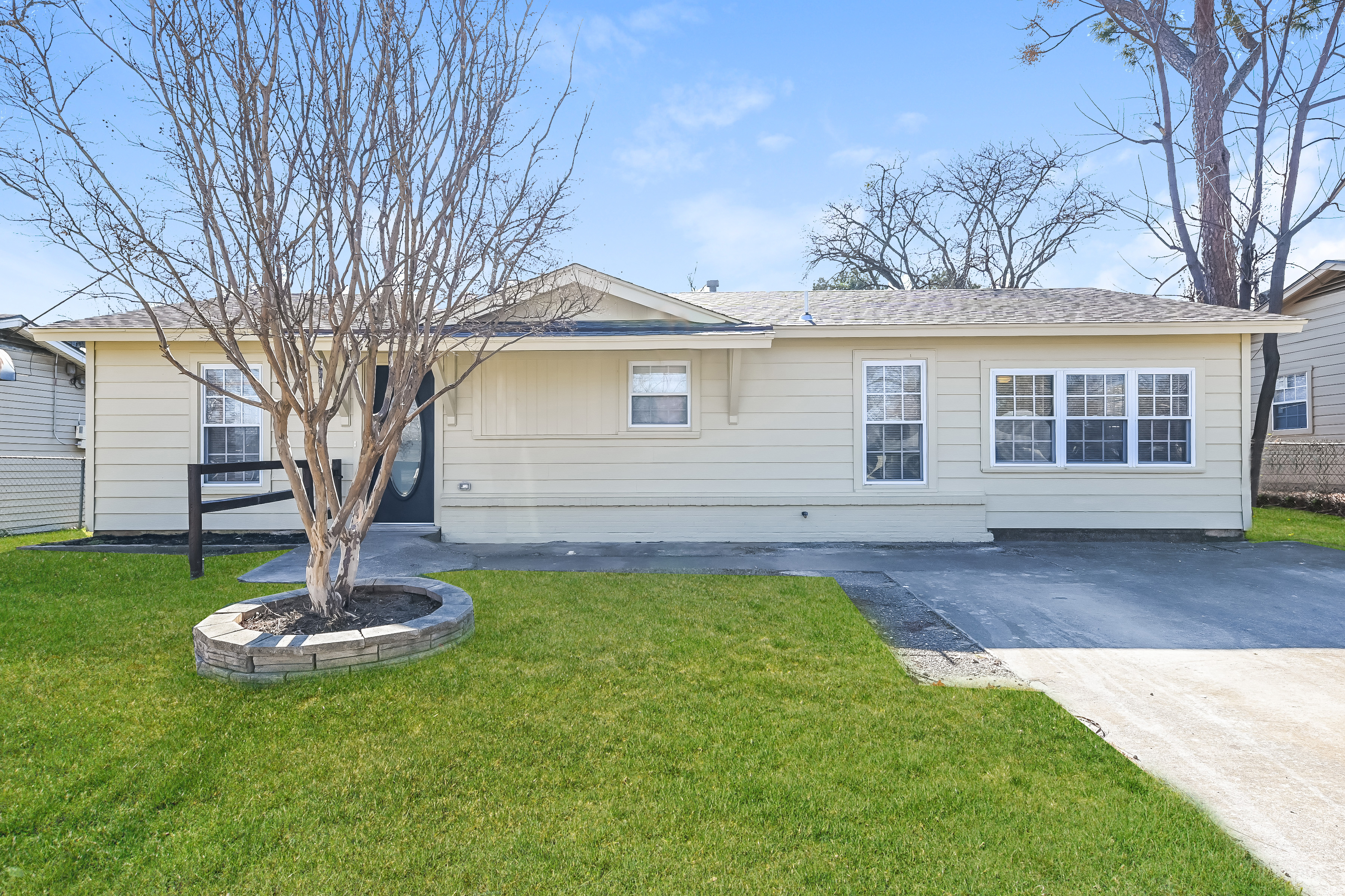 304 HELEN DR ARLINGTON, TX 76011